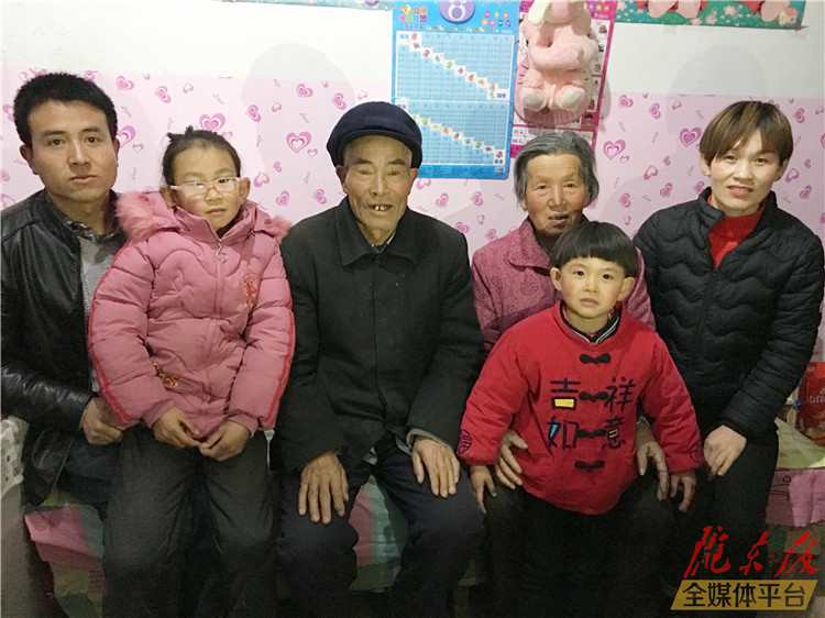 【新春走基層】殘疾夫婦：“你做我的耳朵，我做你的右手”