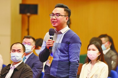 “走過(guò)千山萬(wàn)水，從沒(méi)有忘卻來(lái)時(shí)的路”