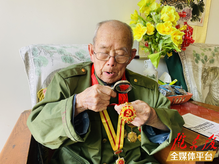 【光榮在黨50年】徐連江：“永遠(yuǎn)跟黨走，永遠(yuǎn)都愛國！”