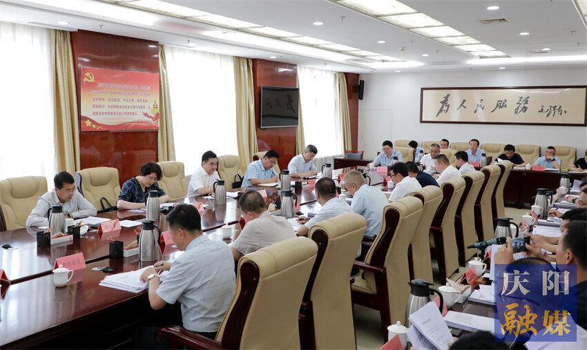 黃澤元與駐慶央企、金融機(jī)構(gòu)、市屬國有企業(yè)和民營企業(yè)負(fù)責(zé)人座談