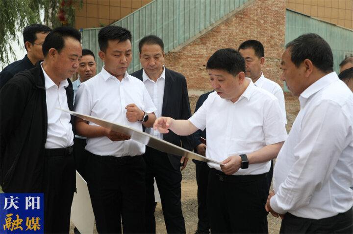 周繼軍在慶城縣調(diào)研時(shí)強(qiáng)調(diào) 加速資源開發(fā)利用 推進(jìn)產(chǎn)業(yè)提檔升級 以大格局大視野推動縣域經(jīng)濟(jì)高質(zhì)量發(fā)展