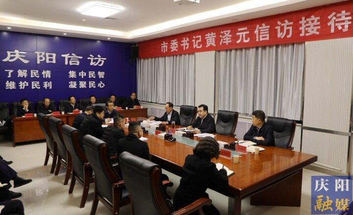 黃澤元在接待信訪(fǎng)群眾時(shí)強(qiáng)調(diào) 用心用情用力做好信訪(fǎng)工作 依法依規(guī)維護(hù)群眾合法權(quán)益