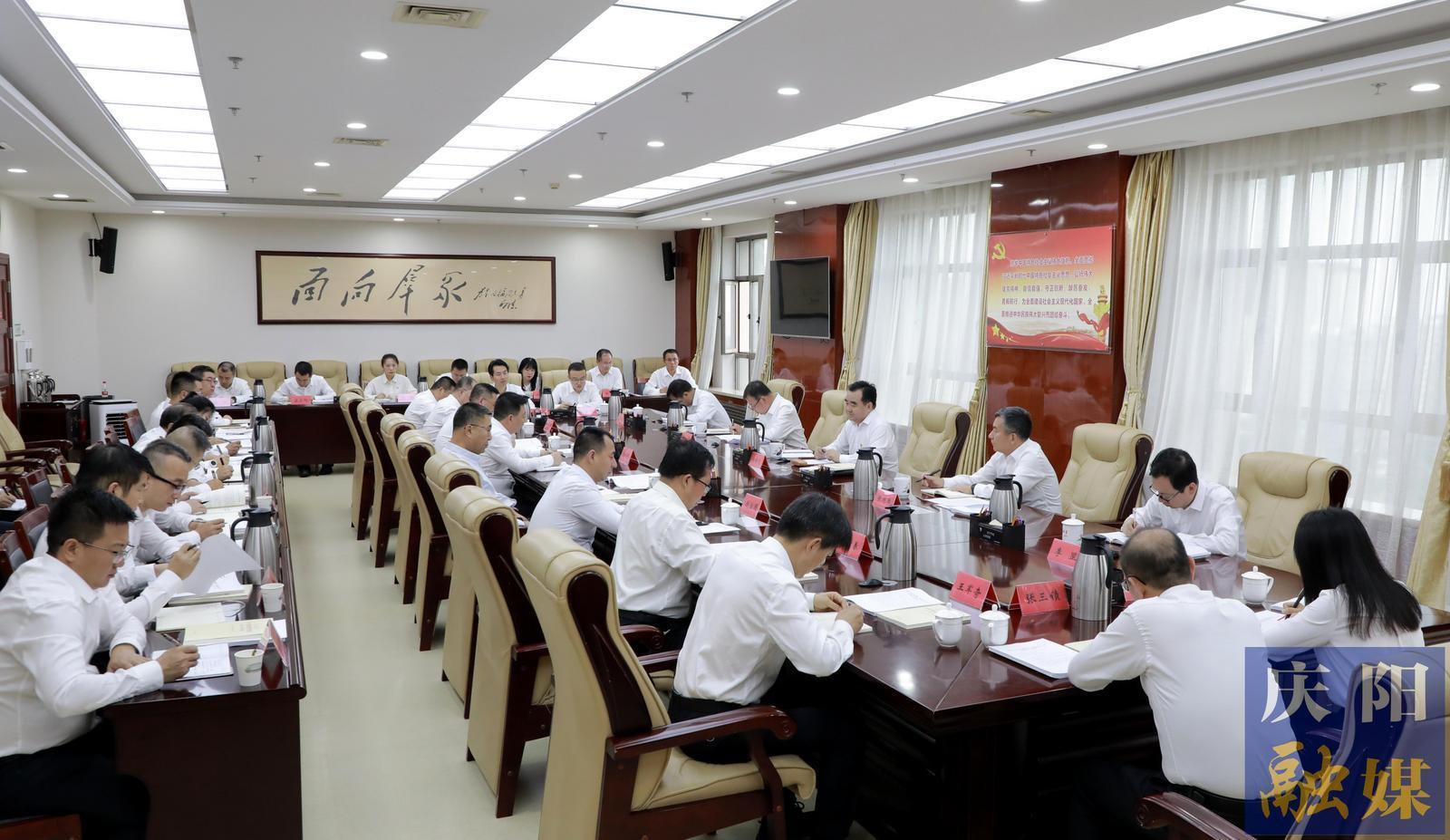 黃澤元在市委辦公室黨總支講專題黨課 勉勵(lì)全體黨員在知紀(jì)明紀(jì)上下功夫，在增強(qiáng)自覺上常修煉，在工作質(zhì)量上見實(shí)效，切實(shí)把黨紀(jì)學(xué)習(xí)教育成效轉(zhuǎn)化為擔(dān)當(dāng)作為、干事創(chuàng)業(yè)的強(qiáng)大動(dòng)力