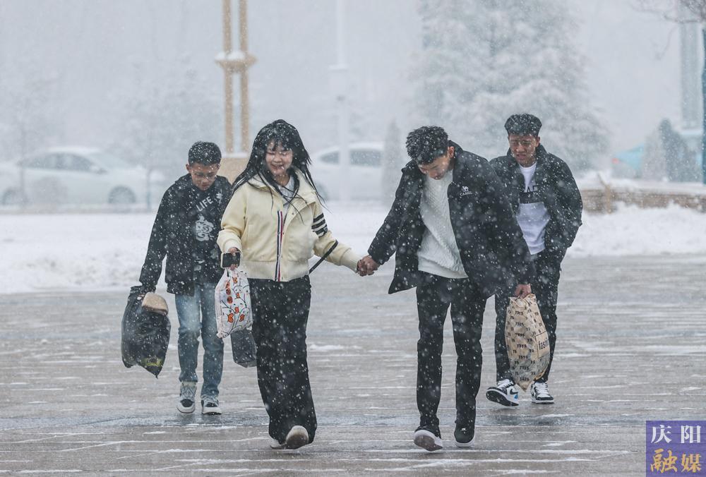 【攝影專題】風(fēng)雪兼程，回家過年！