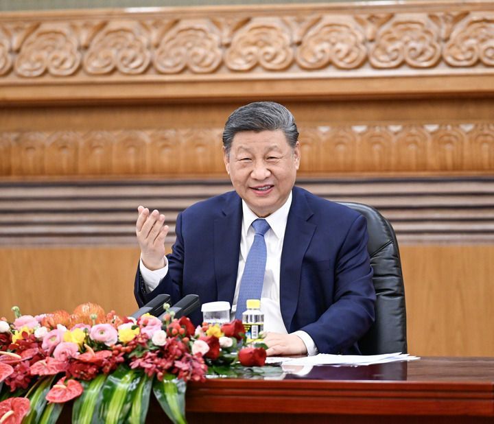 一見(jiàn)·通過(guò)這場(chǎng)會(huì)見(jiàn)，讀懂中國(guó)何以被視為“確定性的綠洲”